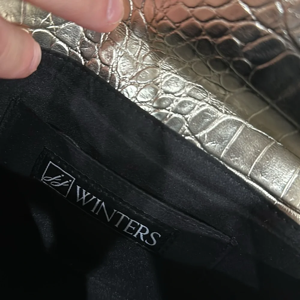 JJ Winters NWT‎ Nikki platinum croc clutch